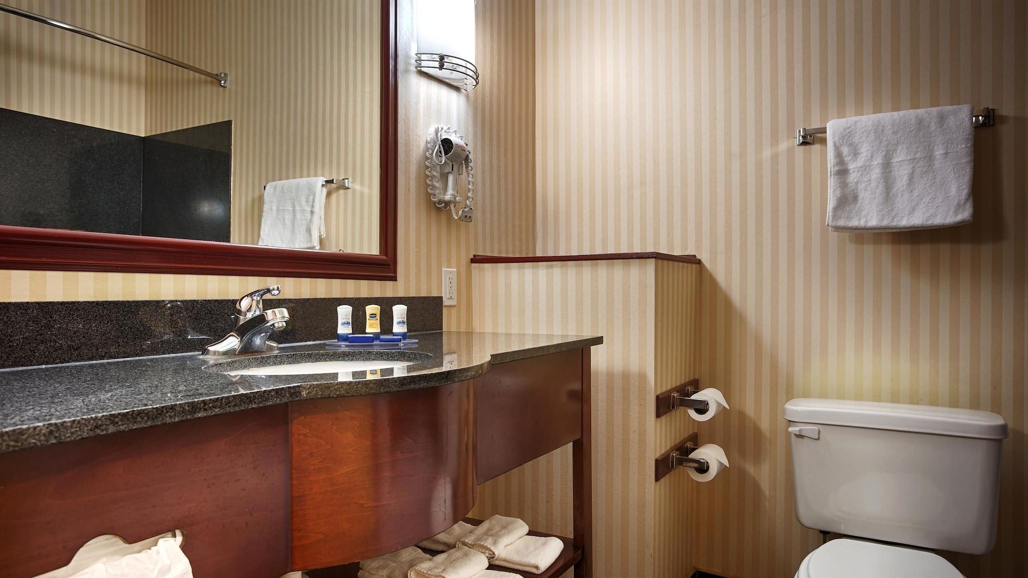 เบย์มอนต์ บาย วินด์แฮม แมคคอมบ์ Hotel แมคโคม ภายนอก รูปภาพ